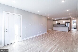 Building Photo - 713 S 51st St