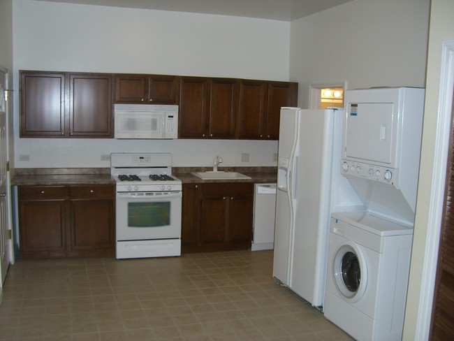 Kitchen cabinets - 3036 N Drake Ave