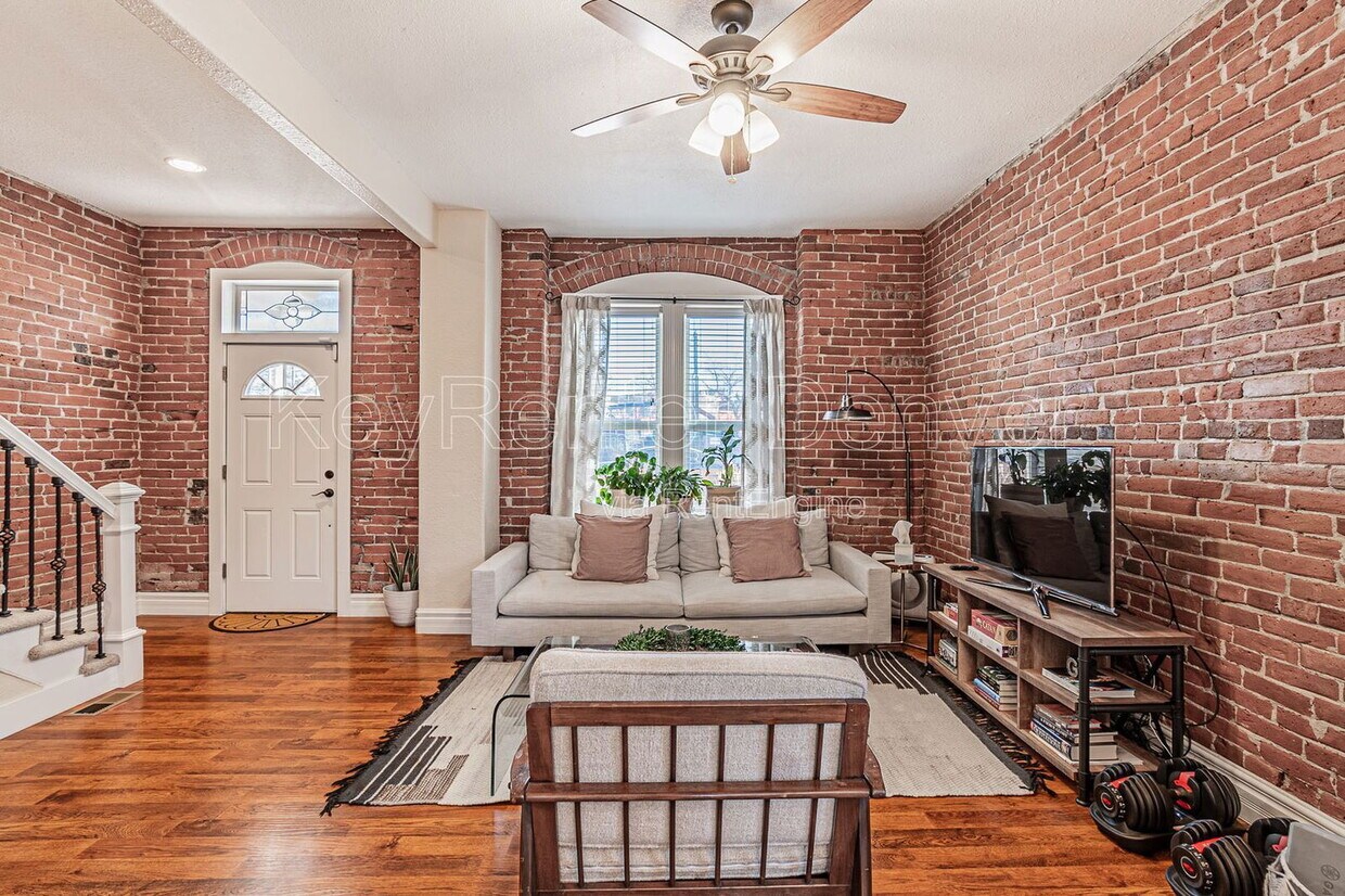 Photo - 3033 Welton St