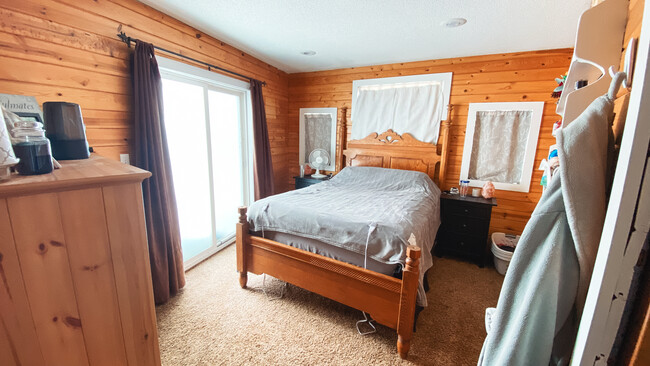 Bed 1 - 235 Hwy 55