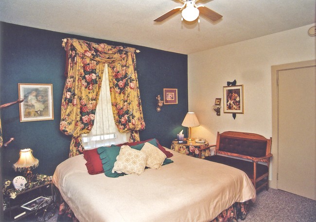 Victorian Room - 1st floor - 3151 E Lincoln Hwy