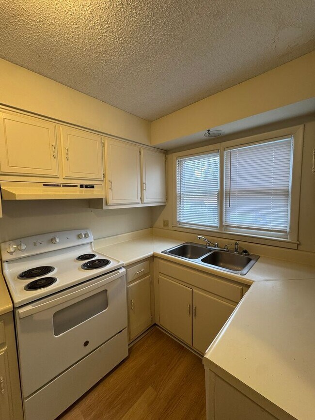 Foto del edificio - 201 Westbrooke Court #5 (Westbrooke Townhomes)