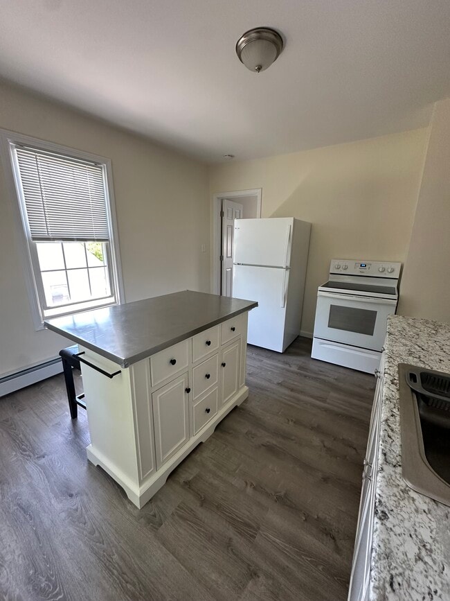 Building Photo - 17 Dannunzio Ave