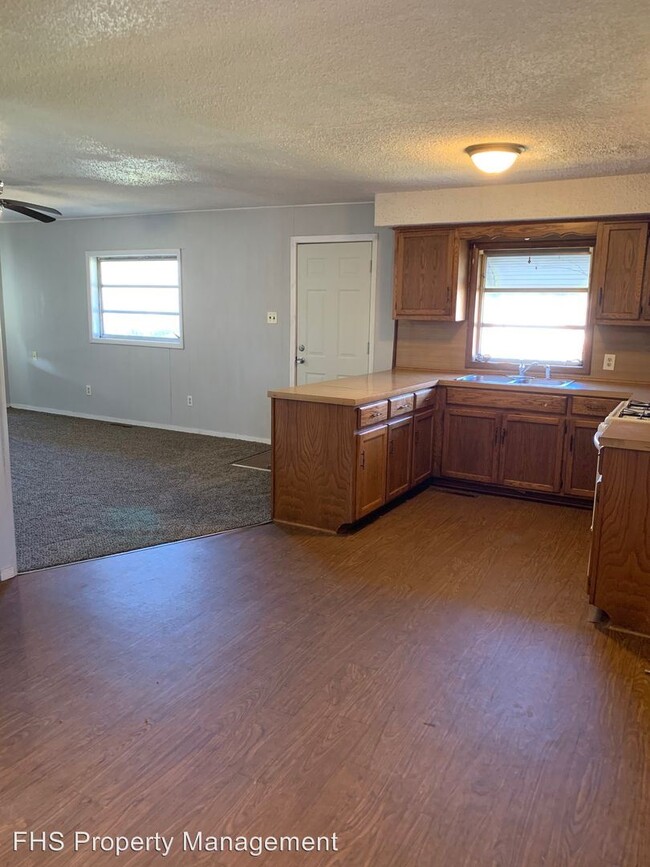 Building Photo - 3 br, 1 bath House - 638 N Phelps