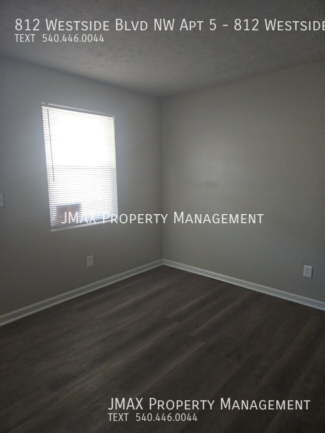 Foto del edificio - This property has a no security deposit op...