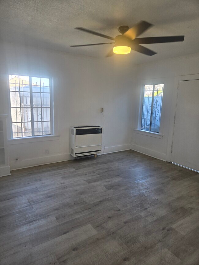 Foto del edificio - 331 W 49th St