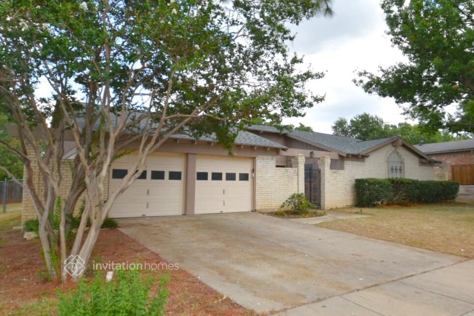 Primary Photo - 436 Circleview Dr S