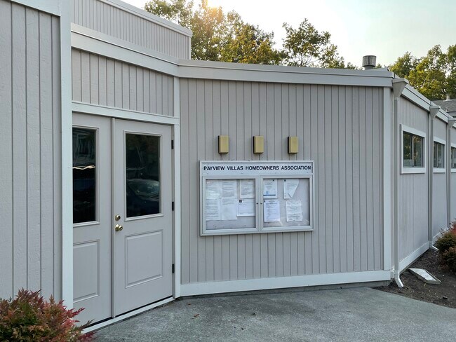 Building Photo - 900 Southampton Rd