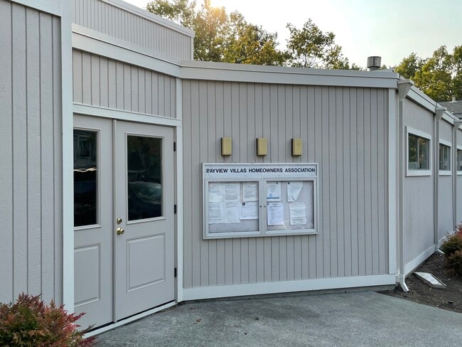 Building Photo - 900 Southampton Rd