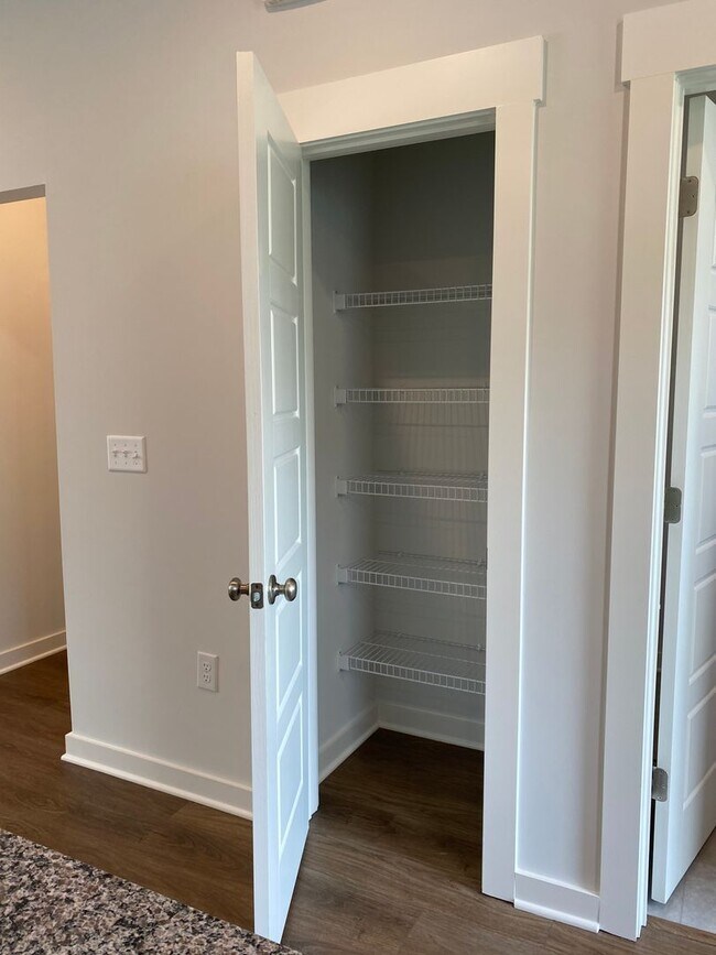 Foto del edificio - Blackman School Zoned - 3 BR 2.5 BA - Open...