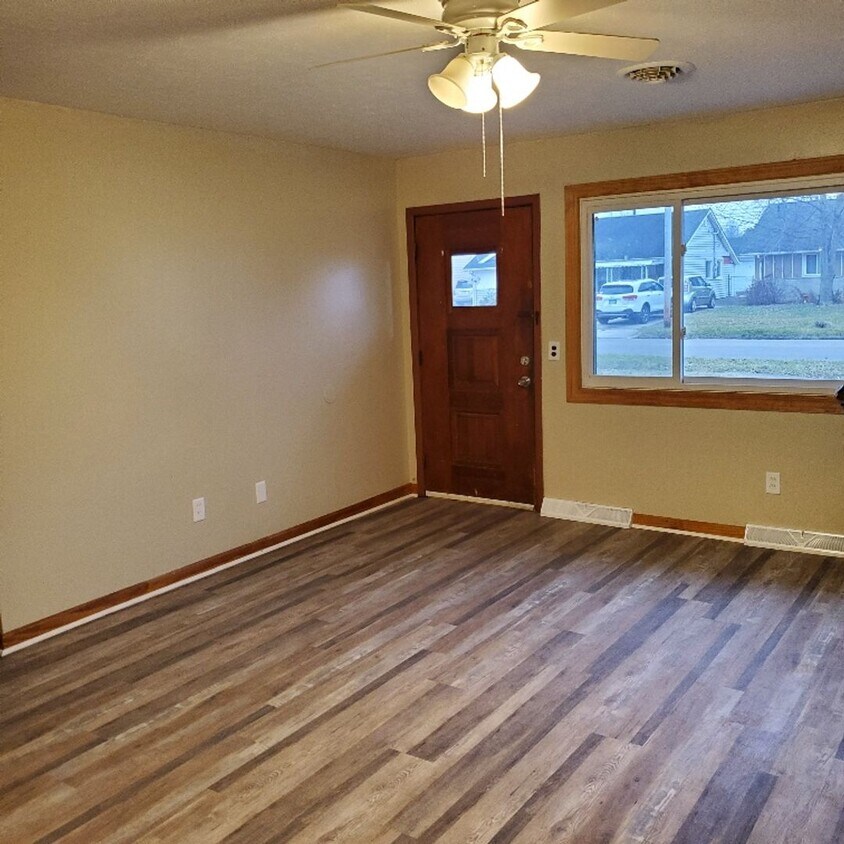 Primary Photo - 3BDRM HOUSE FOR RENT