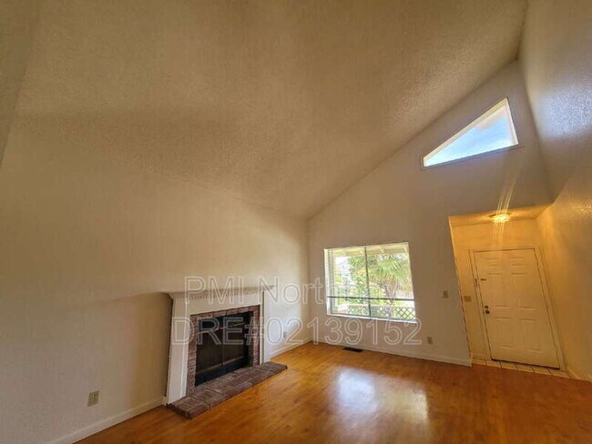 Foto del edificio - 2443 Dawn Way