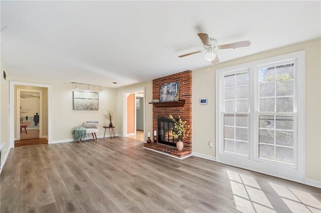 Foto del edificio - 2451 Warwick Cir NE