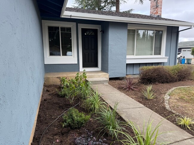 Building Photo - Spacious Corner Lot Home with Upgraded Fea...