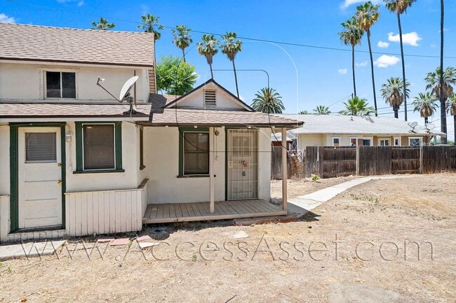 Building Photo - 113 E Kimball Ave