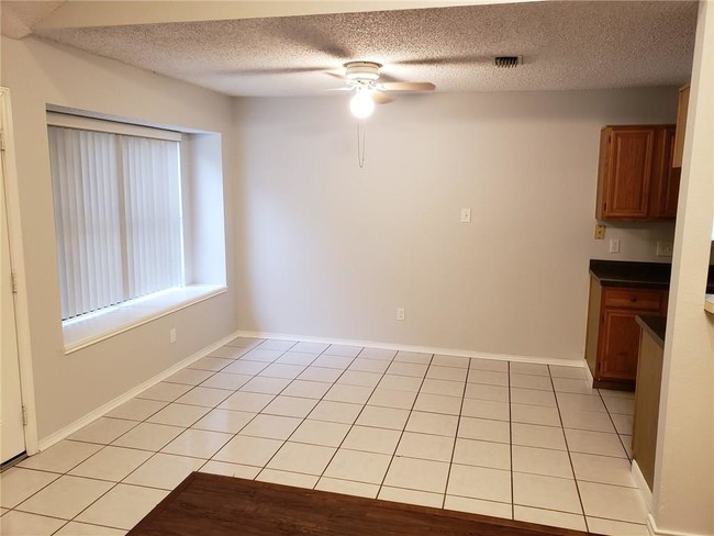 Building Photo - 925 Larue Dr