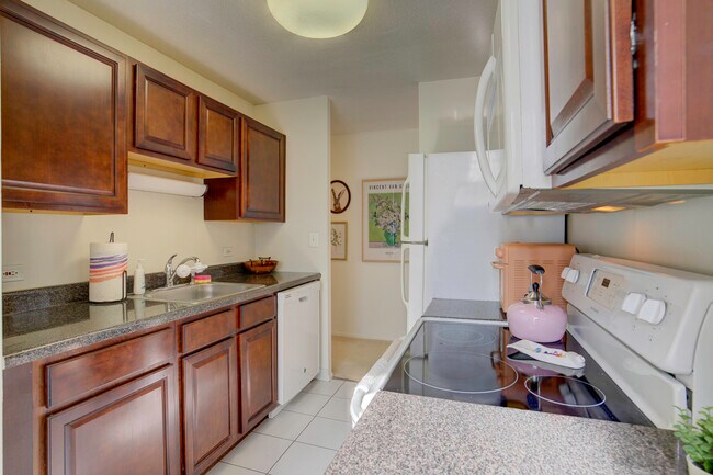 Building Photo - 65 E Scott St