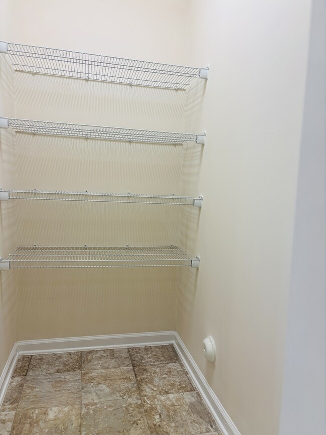 Foto del edificio - 1437 Salem Creek Dr