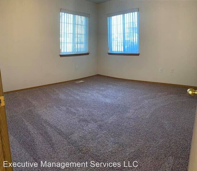 Building Photo - 1826 N Farwell Ln