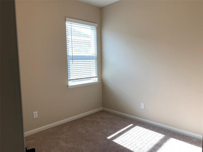 Foto del edificio - 8881 Oval Glass St