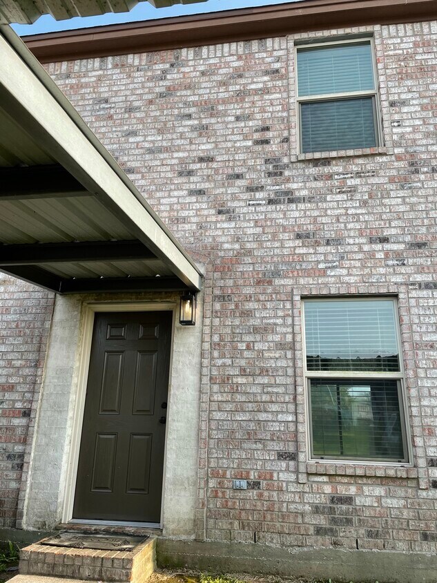 Primary Photo - 320 Parkside Dr