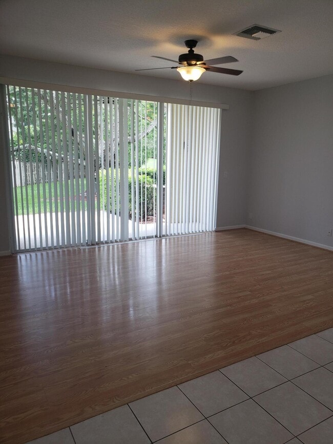 Building Photo - 8162 Bellagio Ln