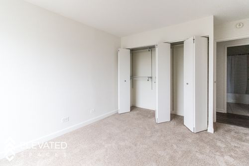 Building Photo - 1133 N La Salle Dr
