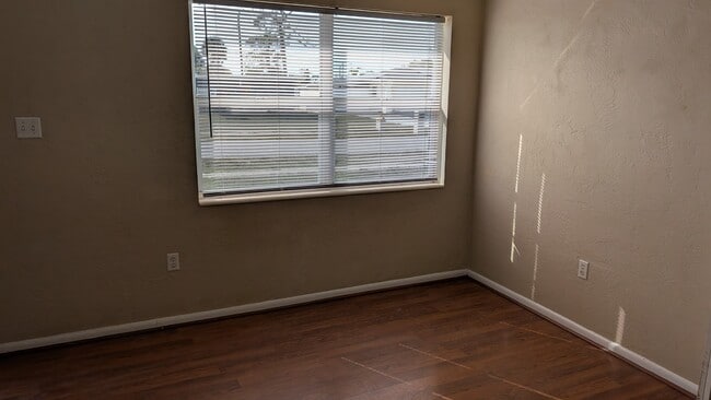 Building Photo - 8124 Herbison Ave