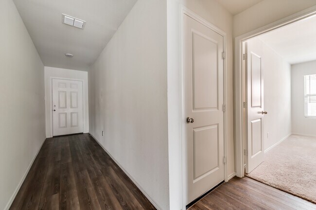 Building Photo - 1801 Avery Pointe Dr