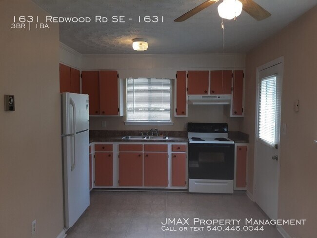 Building Photo - 3 Bedroom Duplex near Garden City