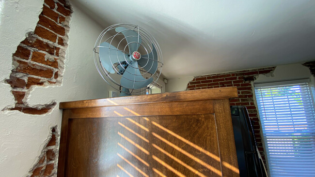 Kitchen Fan - 622 E Capitol Ave