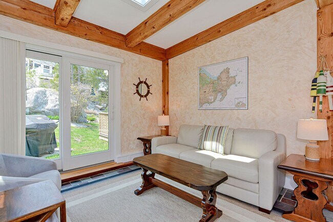 Foto del edificio - WINTER RENTAL: Two Beaches Cottage