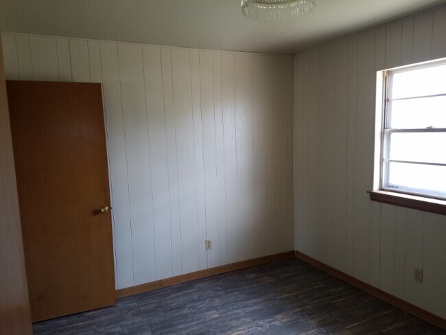 Building Photo - 3232 Del Rancho Rd
