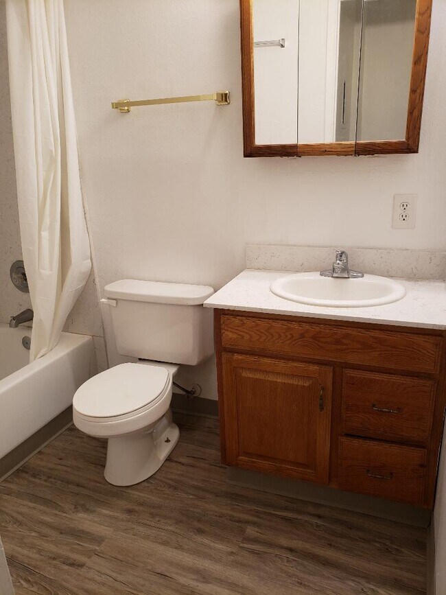Foto del edificio - 1231 E 7th St
