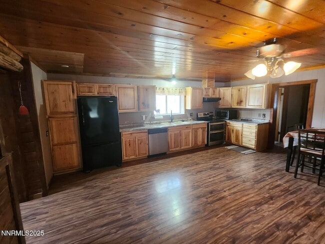 Building Photo - 880 Truckee Ln