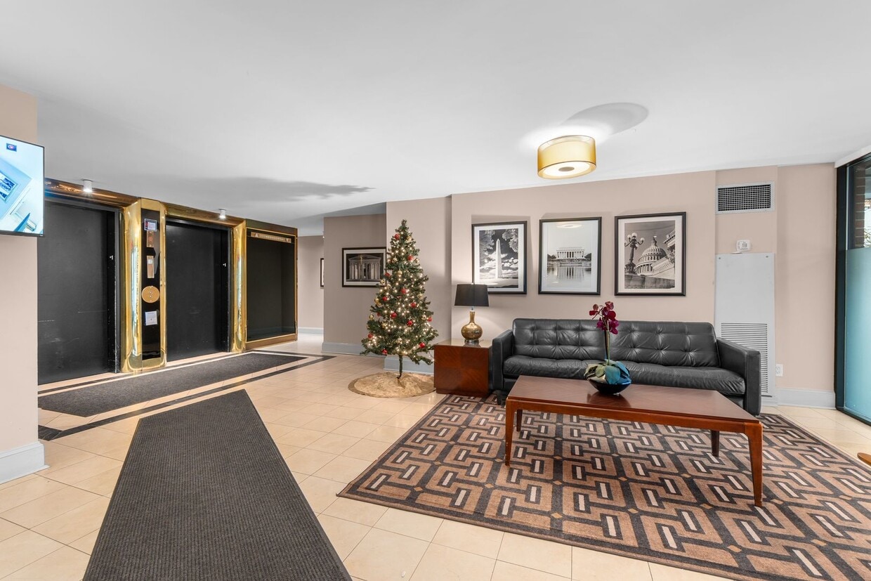 All Utilities Included! Bright Logan Circle 1BR/1BA Condo with Rooftop Views - All Utilities Included! Bright Logan Circle 1BR/1BA Condo with Rooftop Views