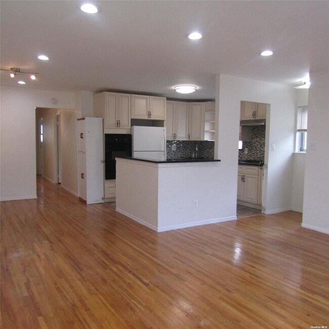 Building Photo - 37-03 Brookside St