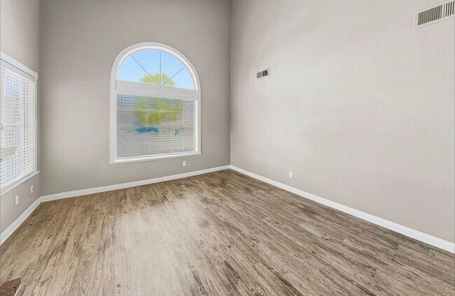 Foto del edificio - 760 Charwood Cir