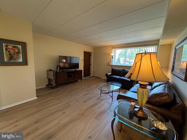 Foto del edificio - 10201 Bustleton Ave