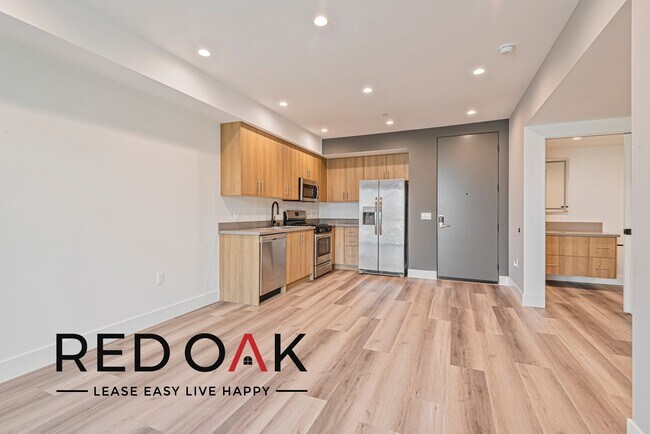 Foto del edificio - Beautiful, Two Bedroom with a Stunning, Mo...