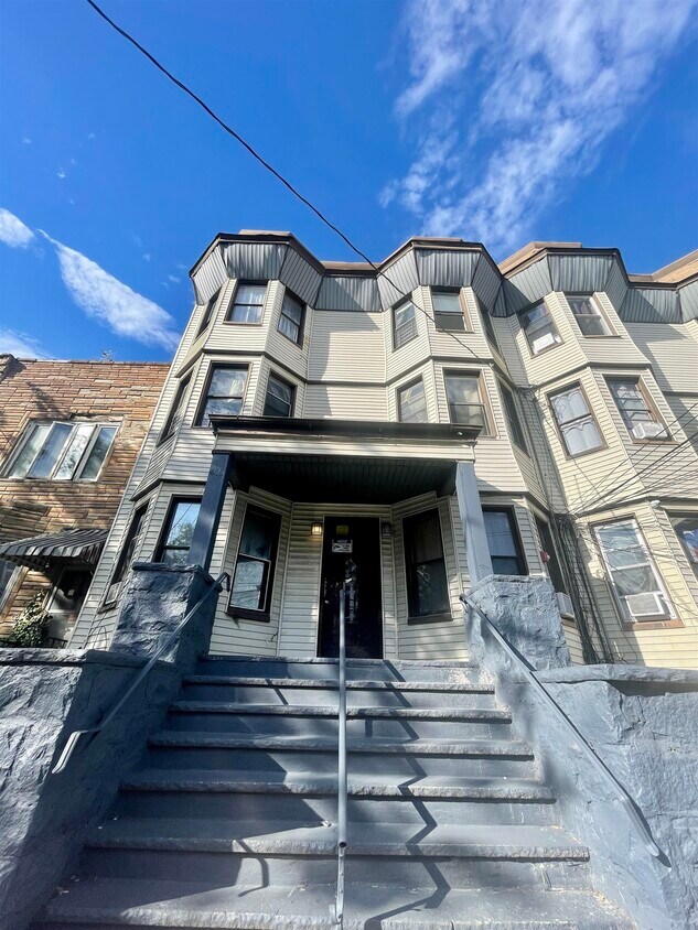 486 Mercer St Unit 3R, Jersey City, NJ 07306 Condo for Rent in Jersey