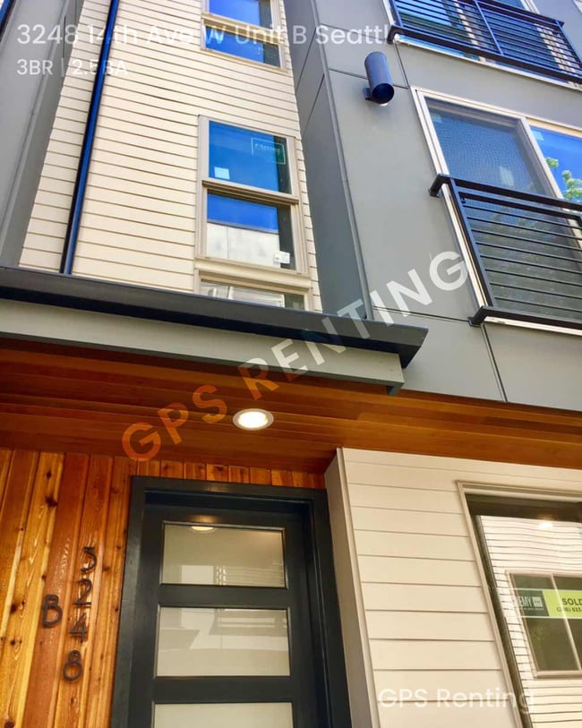 Building Photo - 3248B 14th Ave W