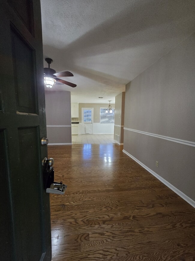 Building Photo - 505 E Acker Tap St