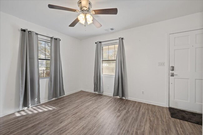 Building Photo - 2-Bedroom, 1-Bathroom Home in Savannah, GA