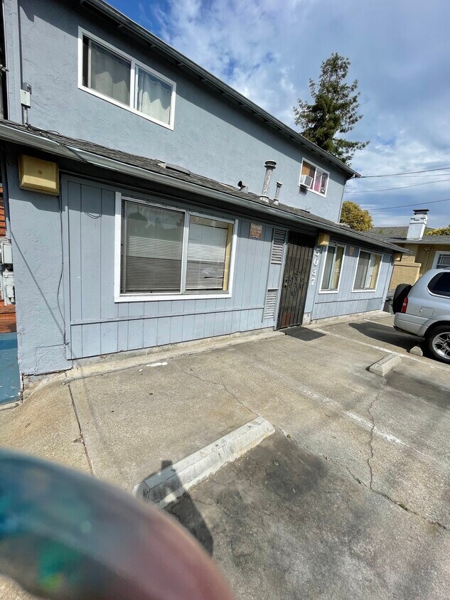 Primary Photo - 5037 Fairfax Ave