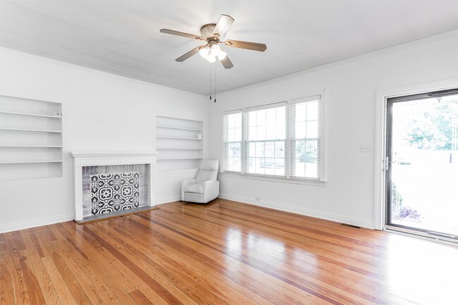 Building Photo - 302 N 10th St