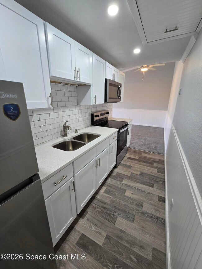 Building Photo - 1620 Bottlebrush Dr