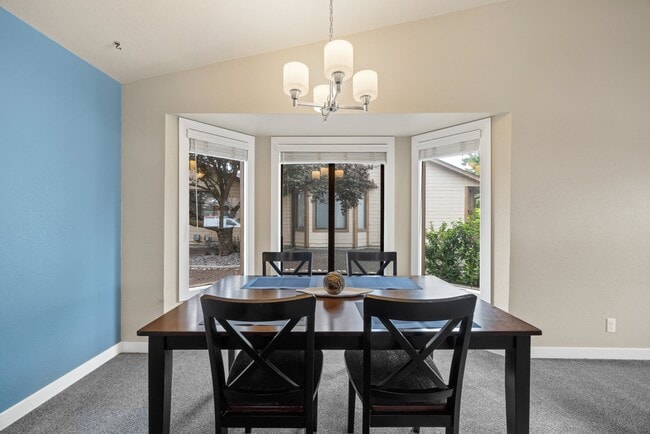 Building Photo - 592 Weaver Ave