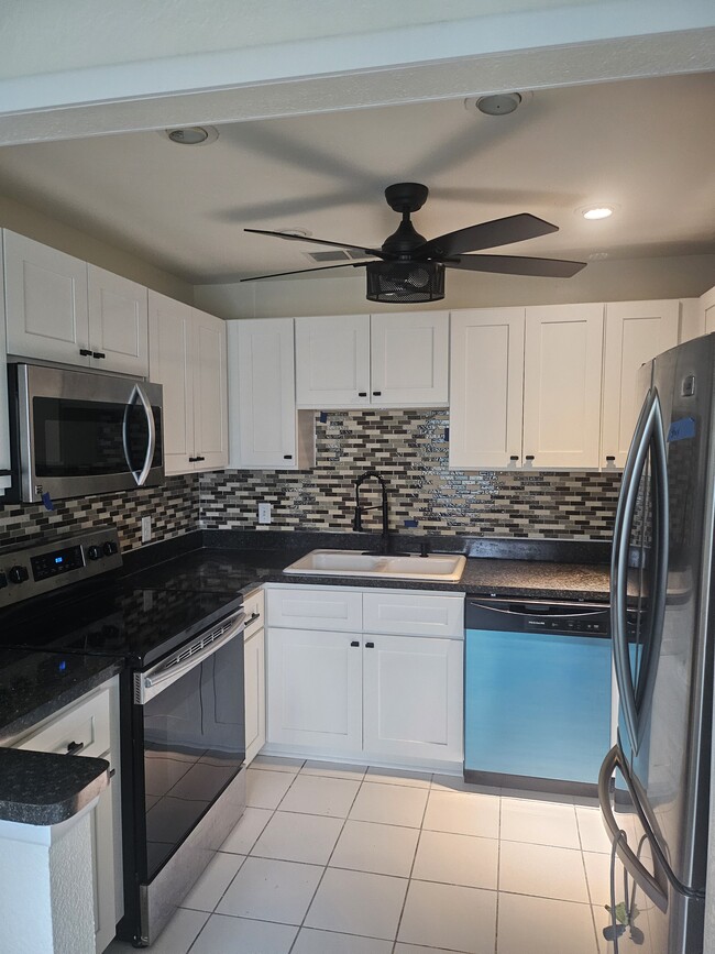 Kitchen - 387 S McMullen Booth Rd