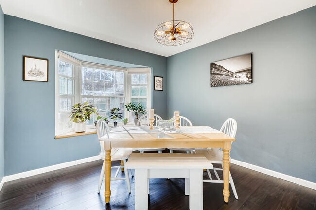 Comedor - 1906 S Balsam St